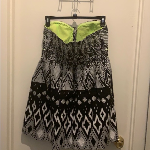 Black/white Aztec design dress with lime green - Picture 3 of 3